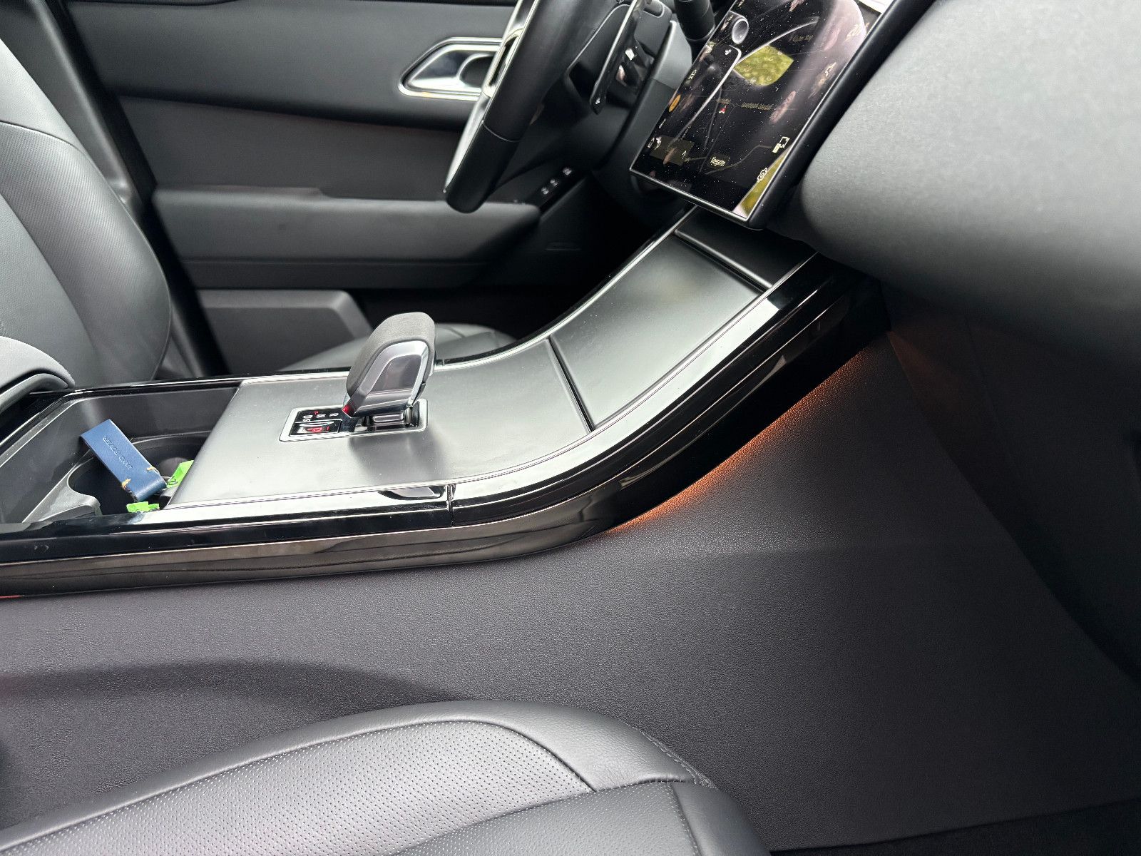 Fahrzeugabbildung Land Rover Range Rover Velar R-Dynamic/KAMERA/Design-Paket