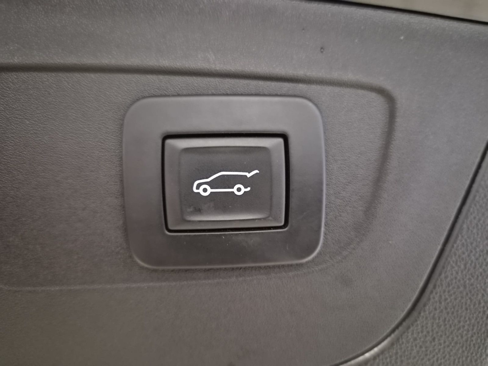 Fahrzeugabbildung Opel Insignia B Sports Tourer Elegance / ERGOSITZ /