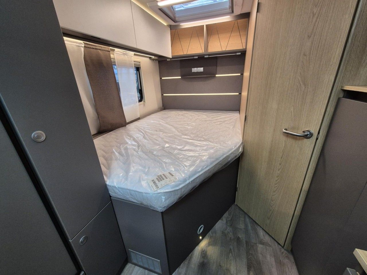 Fahrzeugabbildung LMC Lift H 630 Markise Navigation --TV SAT Radträger