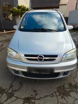 Opel Zafira 2.2 - Opel Zafira aus 2004 mit Diesel-Antrieb