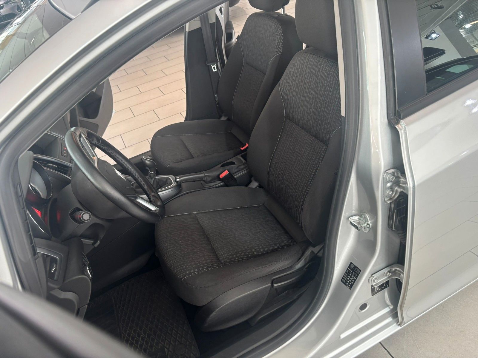 Fahrzeugabbildung Opel Astra J ST 1.4T Edition AHK/ALLWETTER/SHZ/NAVI