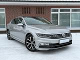Volkswagen Passat 1.8 TSI Lim. HIGHLINE R-LINE *ACC*LED*PAN - gebrauchte VW Passat aus dem Jahr 2016