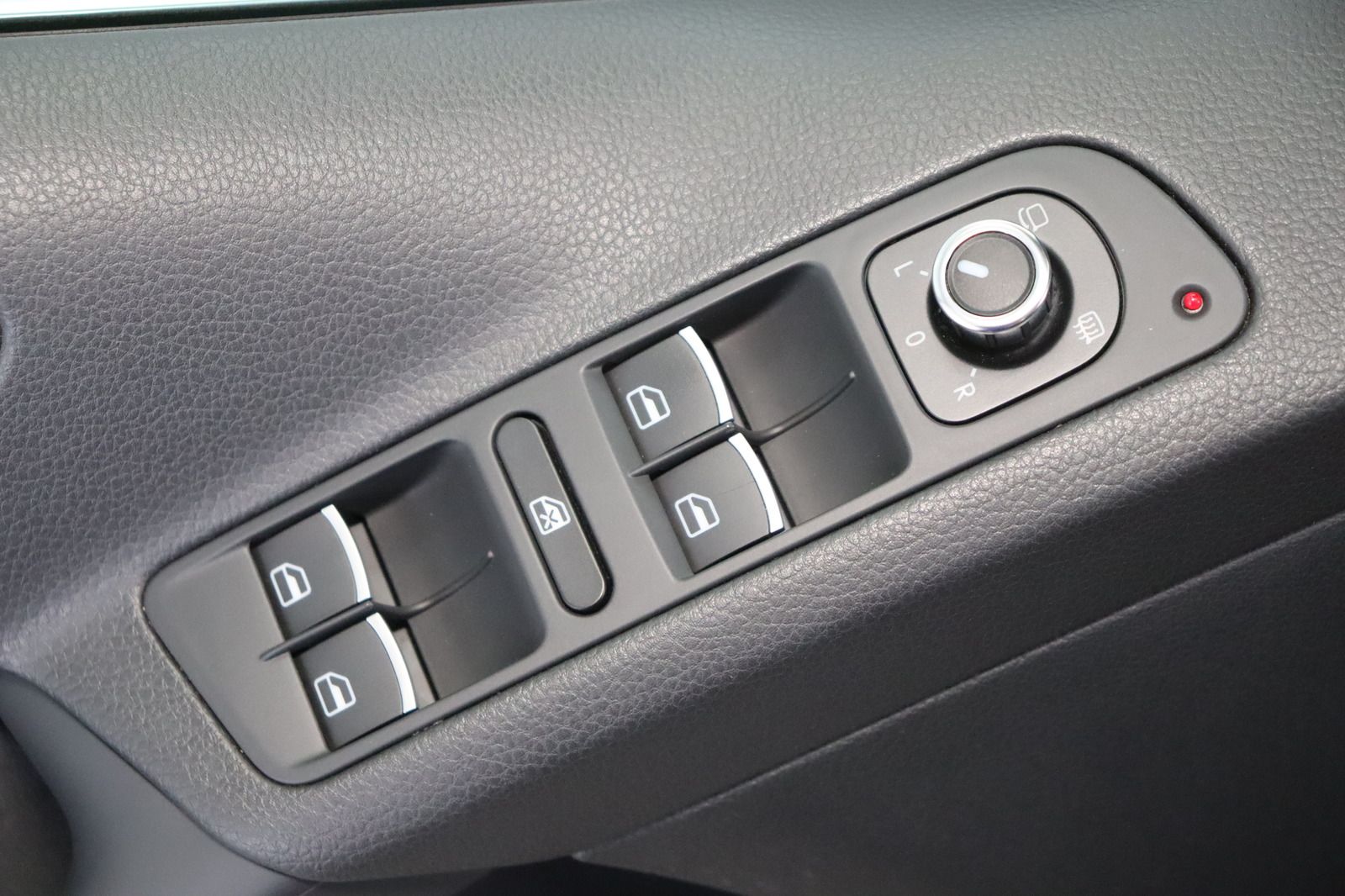 Fahrzeugabbildung Volkswagen Tiguan * Pano * Navi * Xenon * Parkassistent Tra