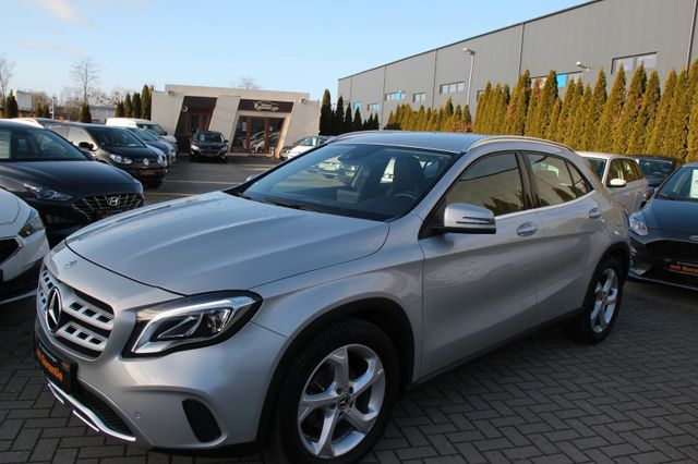 Mercedes-Benz GLA 200 GLA -Klasse mit Navigation, Sitzhzg.