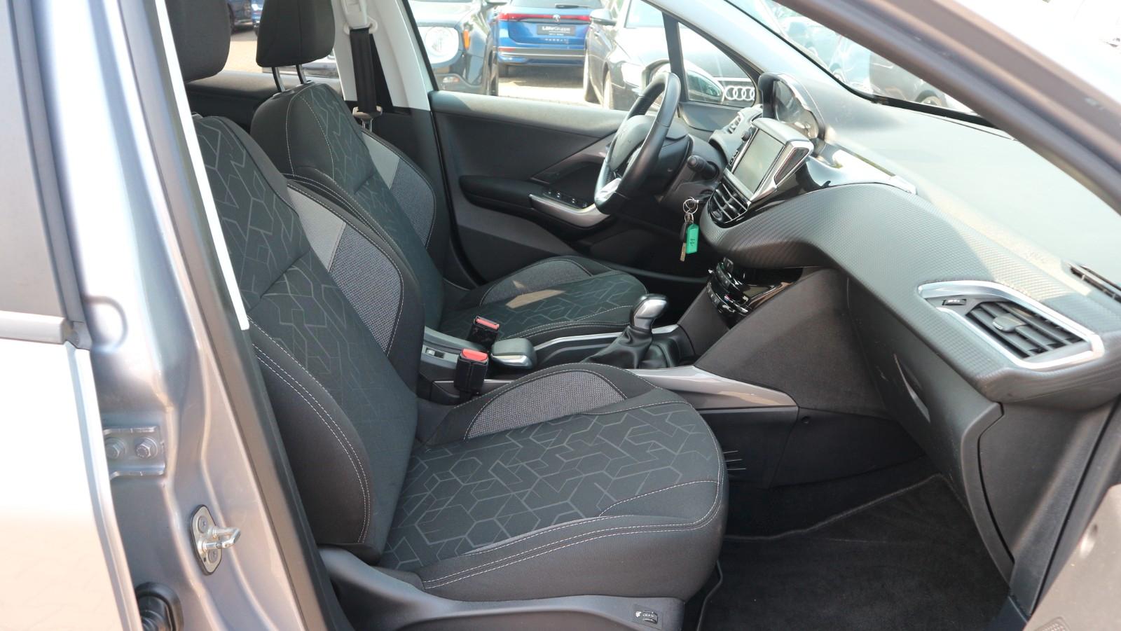 Peugeot 2008 1.2 e-VTi Style Pano.Dach*