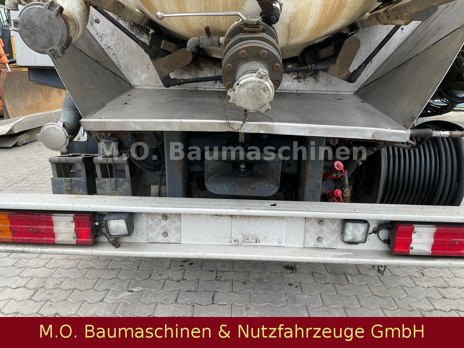 Fahrzeugabbildung Mercedes-Benz Actros 2541 / Saug u. Spühlwagen / Kroll  /