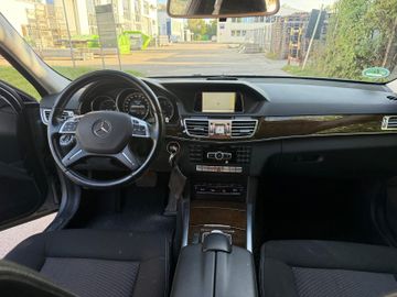 Mercedes E 220 - 12