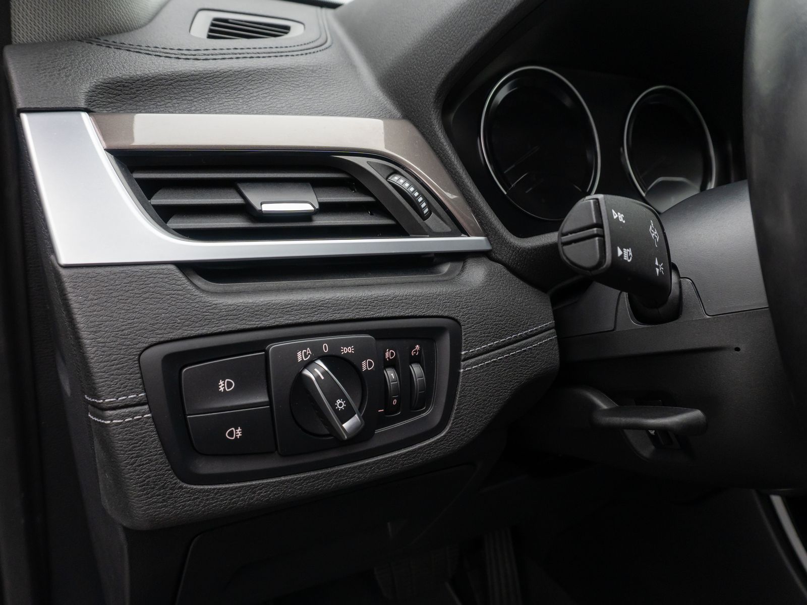 Fahrzeugabbildung BMW X1 xD20i xLine Kamera Lenkrhzg Navi+HUD DAB HiFi