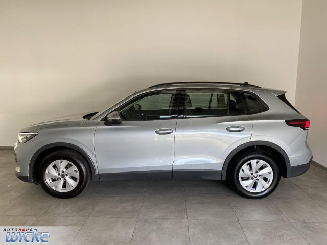 Tiguan 1.5 eTSI DSG Basis NAVI KLIMA PDC LED