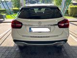 Mercedes-Benz GLA 200 - - Mercedes-Benz GLA 200 aus 2020