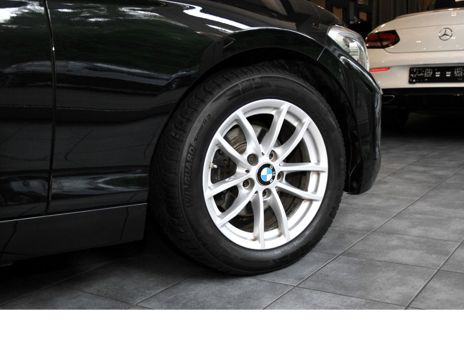 Fahrzeugabbildung BMW 118i Advantage *4-Türer*Schiebedach*PDC*Navi