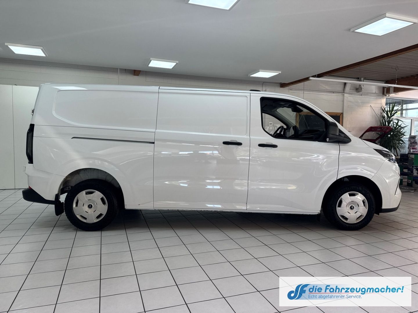 Fahrzeugabbildung Ford Transit Custom Kasten 320 L2 Trend FWD 2.0 EcoBl