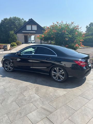 MERCEDES-BENZ CLA 200 -