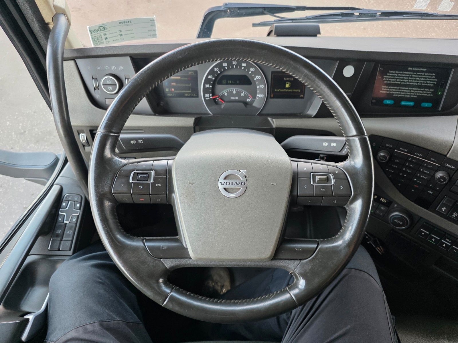 Fahrzeugabbildung Volvo FH 500 6x2 Heckkran MKG HLK 531 HP a5 Funk