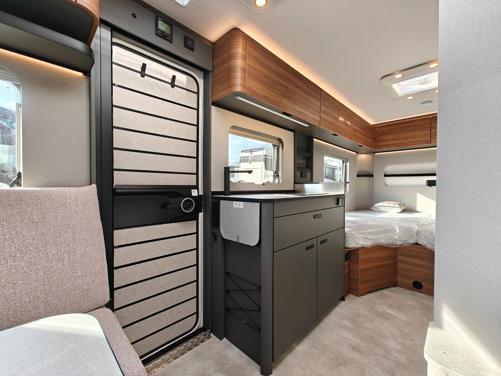 Fahrzeugabbildung HYMER / ERIBA / HYMERCAR Novaline 442 - MESSE-NEUHEIT 2026! -