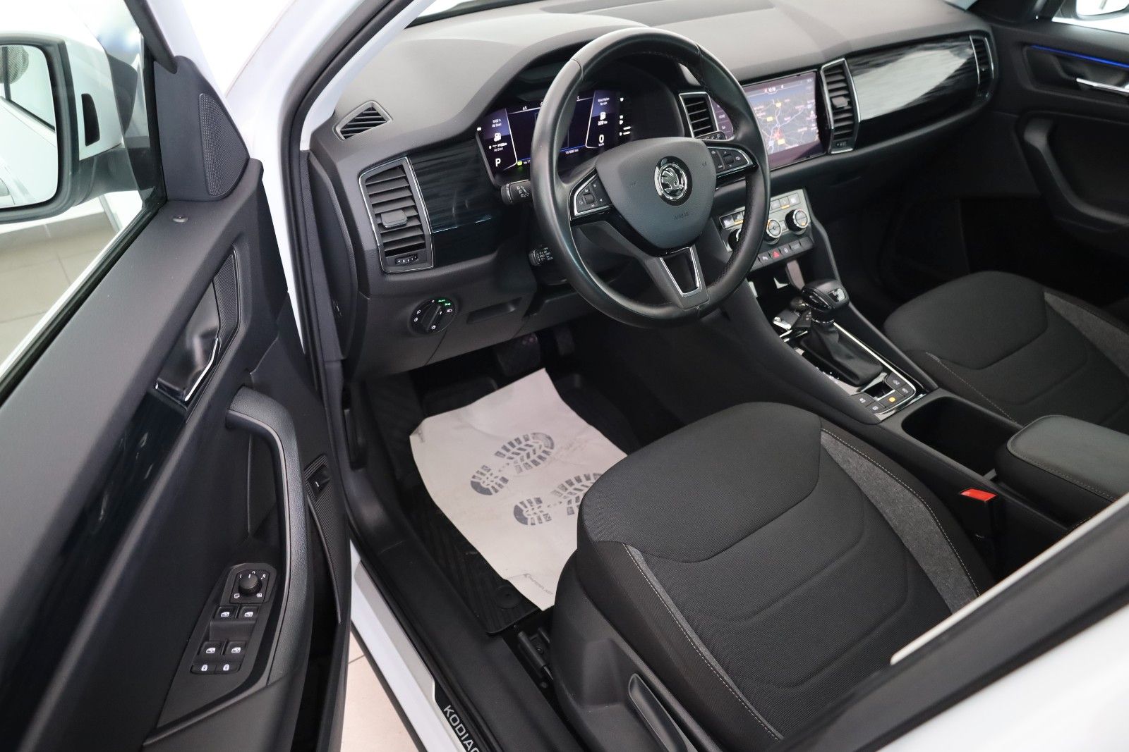 Fahrzeugabbildung SKODA Kodiaq Drive 125 4x4,Navi,4xSH,Kamera,ACC,AHK+WR