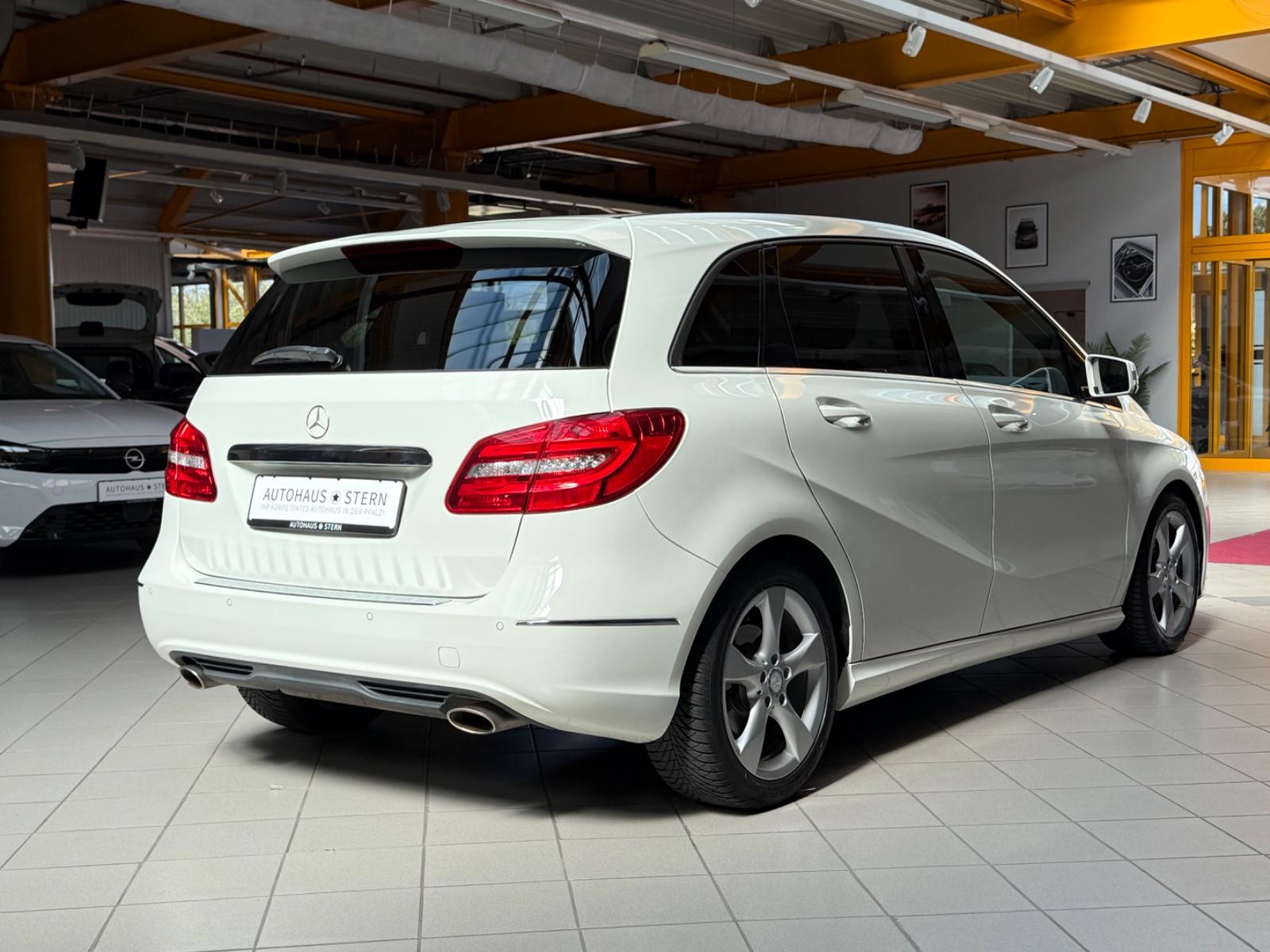 Mercedes-Benz B180|SHZ|PDC|Klimaanlage|Xenon|2.Hand|Bluetooth