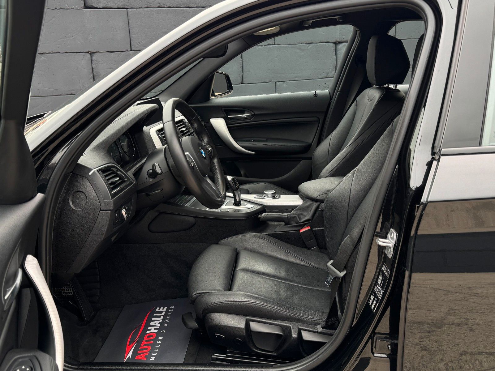 Fahrzeugabbildung BMW 120i Edition M Sport Shadow Leder Temp. SHZ PDC