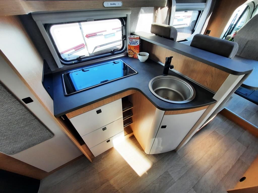 Fahrzeug Übersicht 12 Fahrzeugabbildung Hobby ONTOUR T 700 F Verfüg./Sparen Sie 17.140,- €