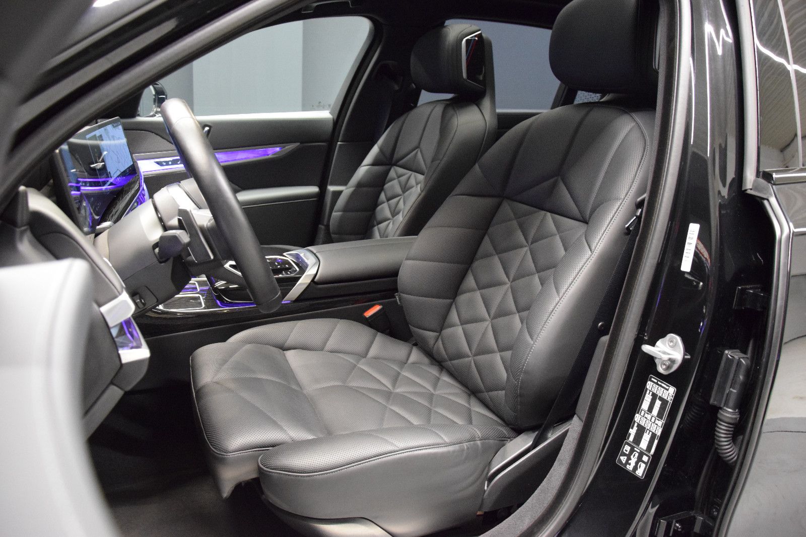 Fahrzeugabbildung BMW 740 d xDrive M Sport Pano Memory Luft B&W STHZ