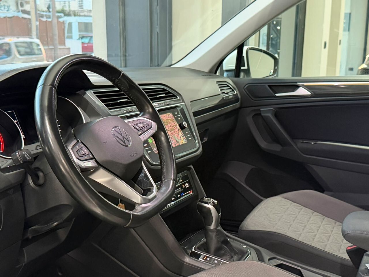 Volkswagen Tiguan 2.0 TDI 150 CV SCR DSG Eleganc imagem 2