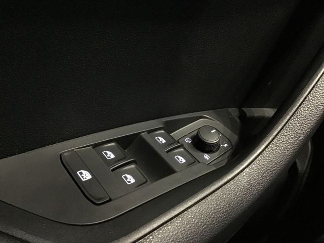 Fahrzeugabbildung Skoda Karoq Selection 1.5TSI DSG/Tempo/SHZ/LED/Kamera