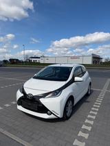 Toyota Aygo (X) 1,0-l-VVT-i x-play touch x-play touch - gebrauchte Toyota Aygo (X) aus dem Jahr 2015
