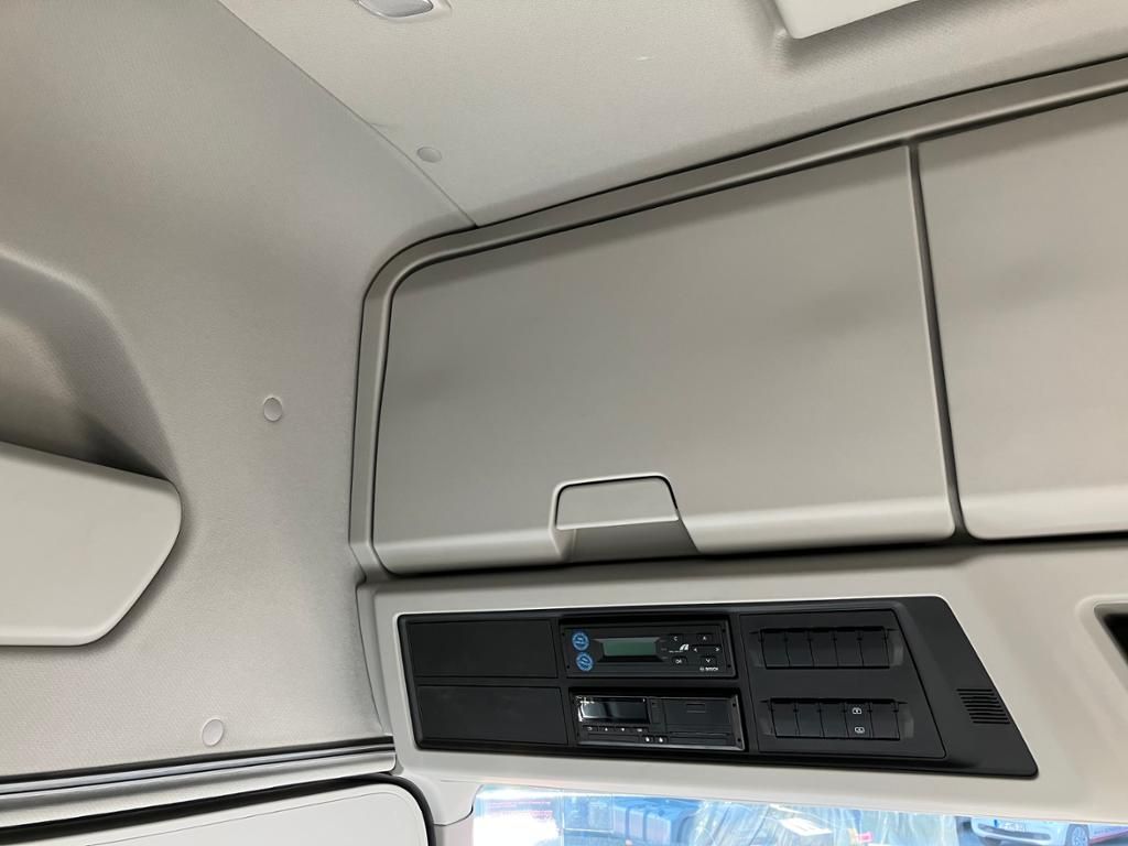 Fahrzeugabbildung Ford F-MAX LL LUX LED, Intarder, 980mm Aufsattelhöhe