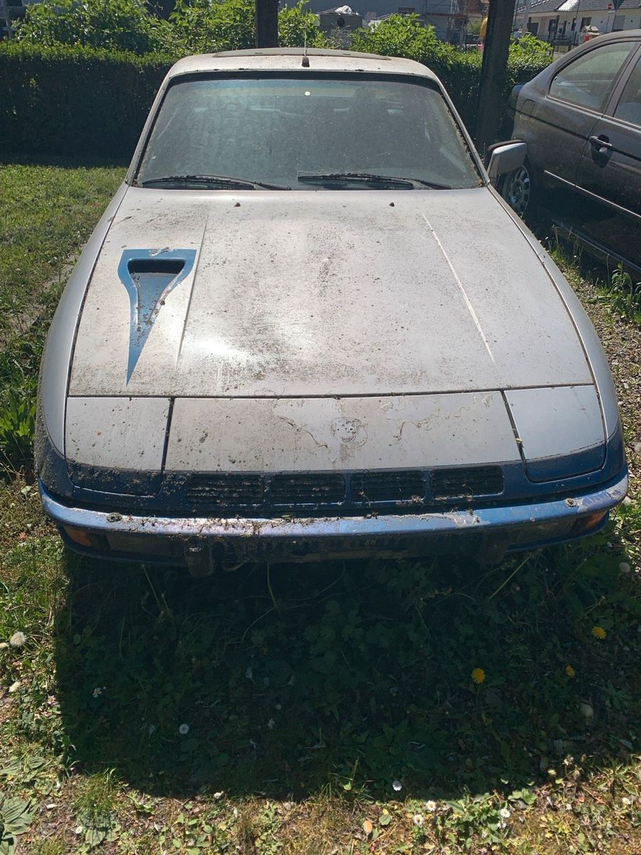 PORSCHE 924