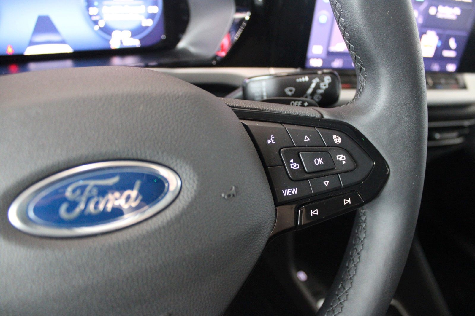 Fahrzeugabbildung Ford Tourneo Connect Titanium 2,0 EcoBlue Automatik