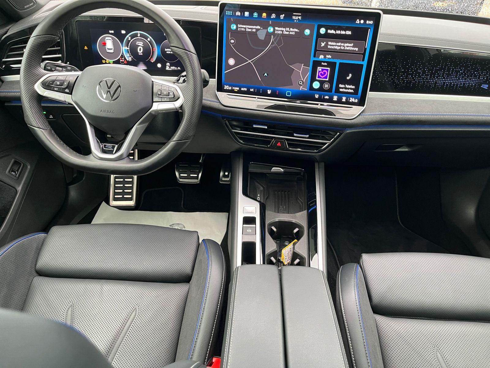 Volkswagen Passat Variant 2.0TDI R-Line DSG AHK Leder Pano 
