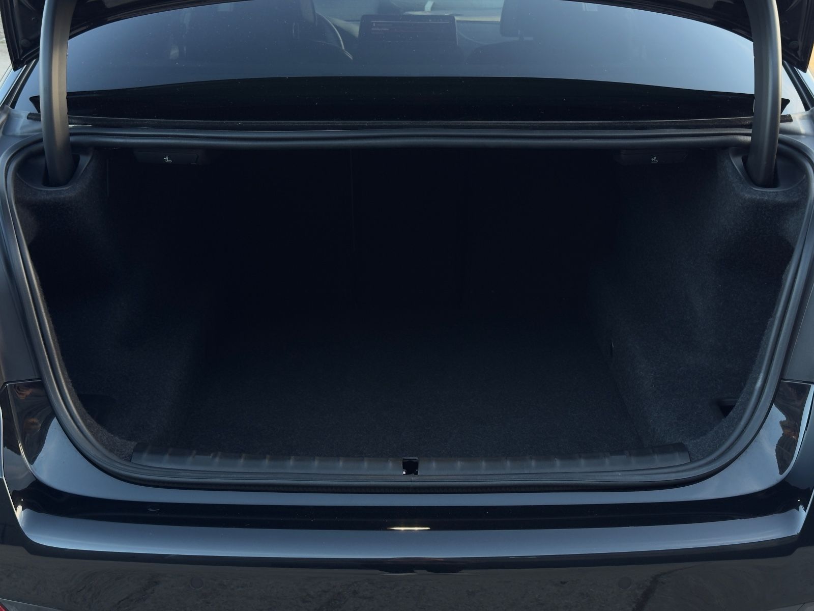 Fahrzeugabbildung BMW M550i xDr H&K 360° HUD Laser ACC SHD StdHz Nappa