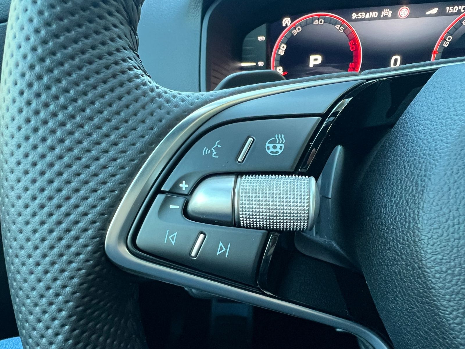 Fahrzeugabbildung SKODA Karoq Sportline 2.0 TDI DSG 4x4 *AHK, Navi, Trav