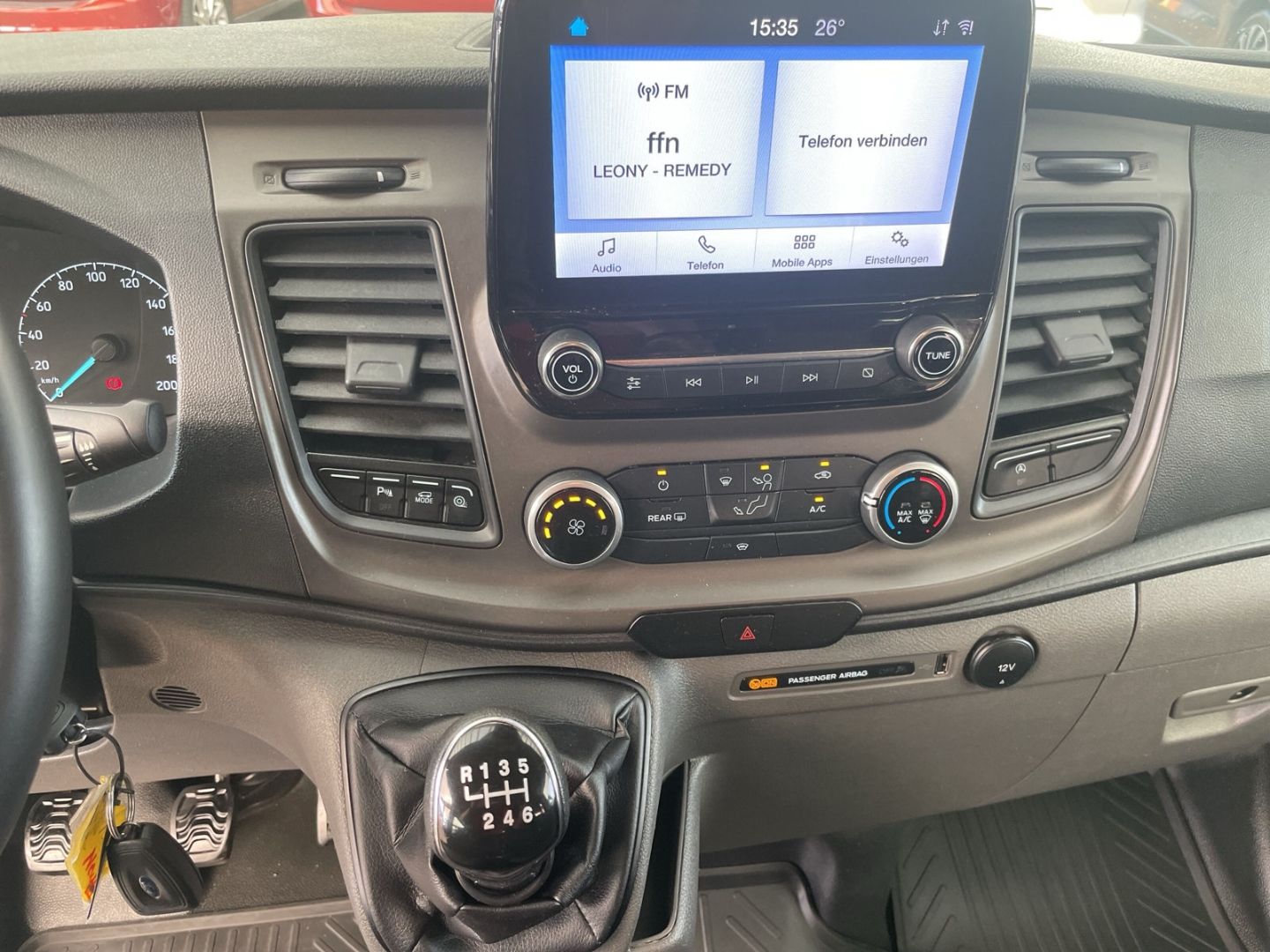 Fahrzeugabbildung Ford Transit Custom Kombi 320 L1 Trend 2.0 TDCi 105PS