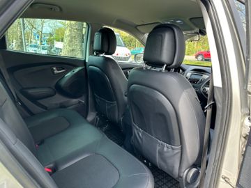 Fahrzeugabbildung Hyundai ix35 2.0 Style 2WD*Keyless*PDC*AHK*Bluetooth*