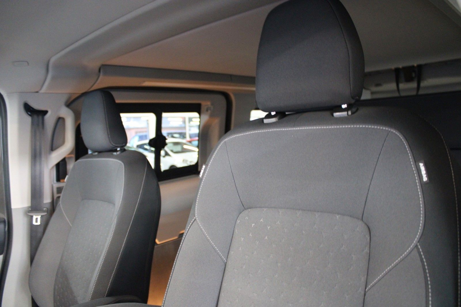 Fahrzeugabbildung Ford Transit Custom Nugget L1 Titanium Aufstelldach