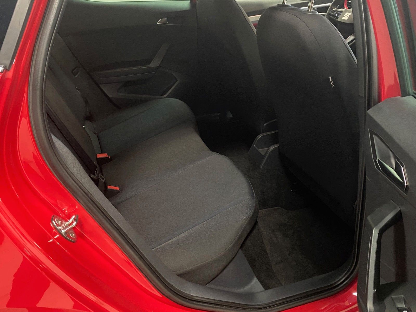 Fahrzeugabbildung SEAT Arona FR 1.0 TSI+NAVIGATION+ALLWETTER+WIRELESS+