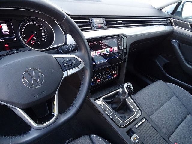 Passat Variant 1.5 TSI Business - LED / Navi
