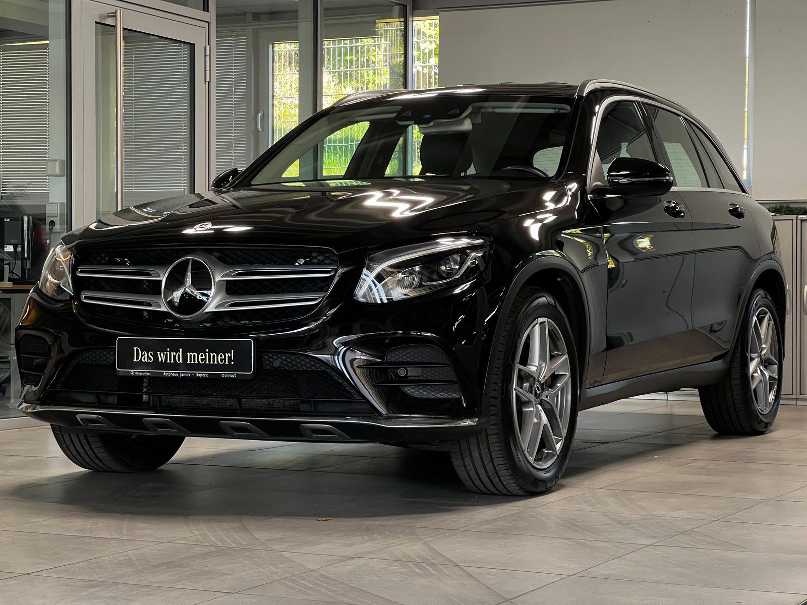 MERCEDES-BENZ GLC 220d 4M AMG Line DISTRONIC+LED+NAVI+PDC+SHZ+