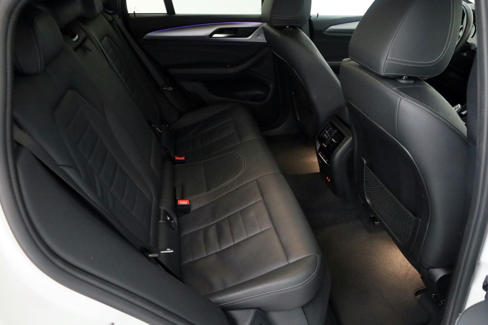 Fahrzeugabbildung BMW X4 xDrive 20 i Advantage,Leder,Navi,Kamera,LED