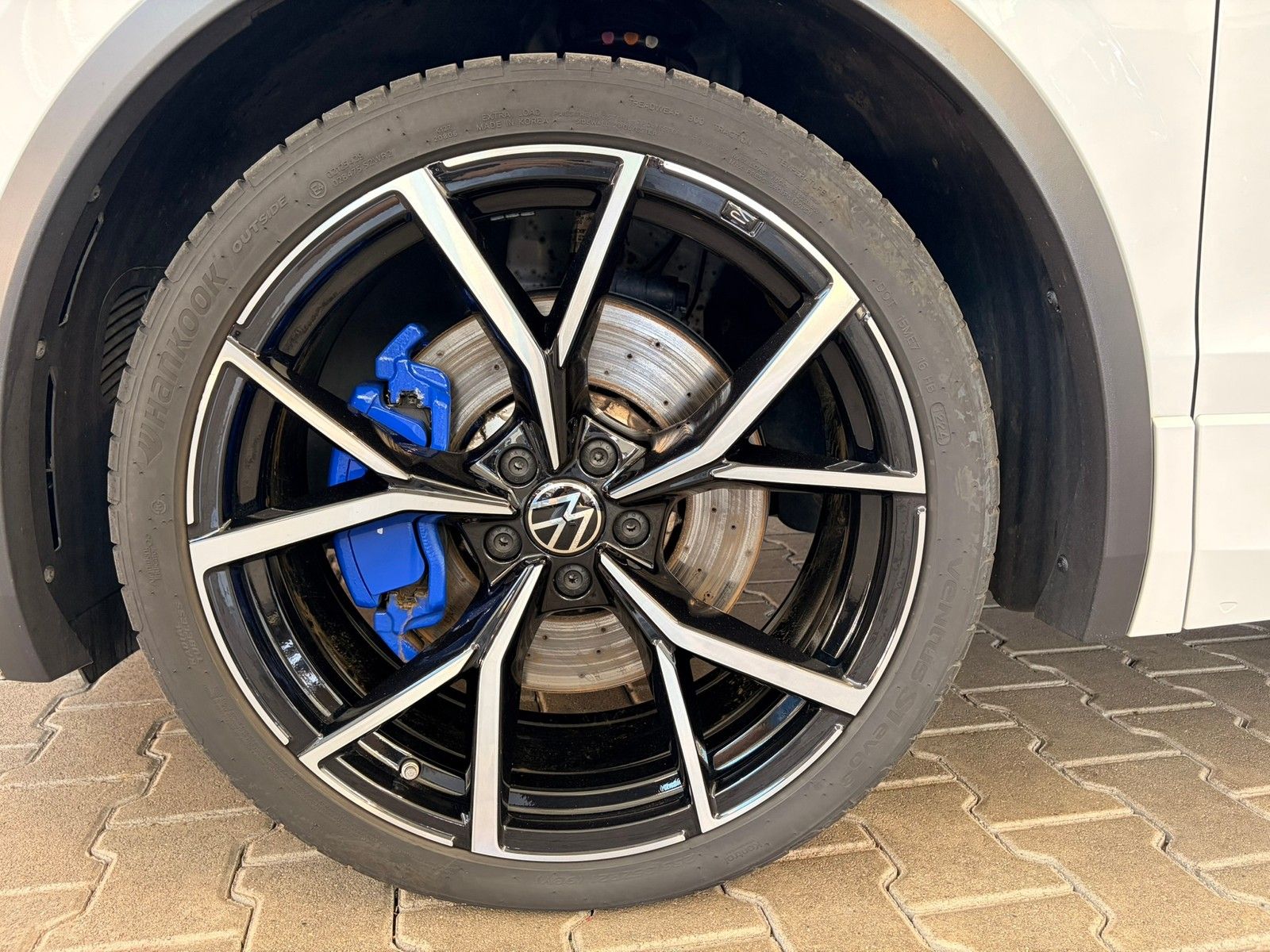 Fahrzeugabbildung Volkswagen Tiguan R 2,0 TSI DSG 4-Motion +AHK + Navi +Leder