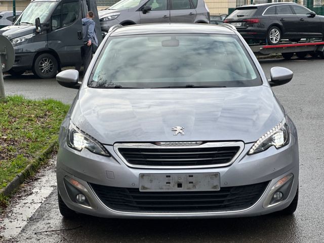 Peugeot 308 SW Allure BlueHDi 120*Xenon*Pano*Navi*Kamera