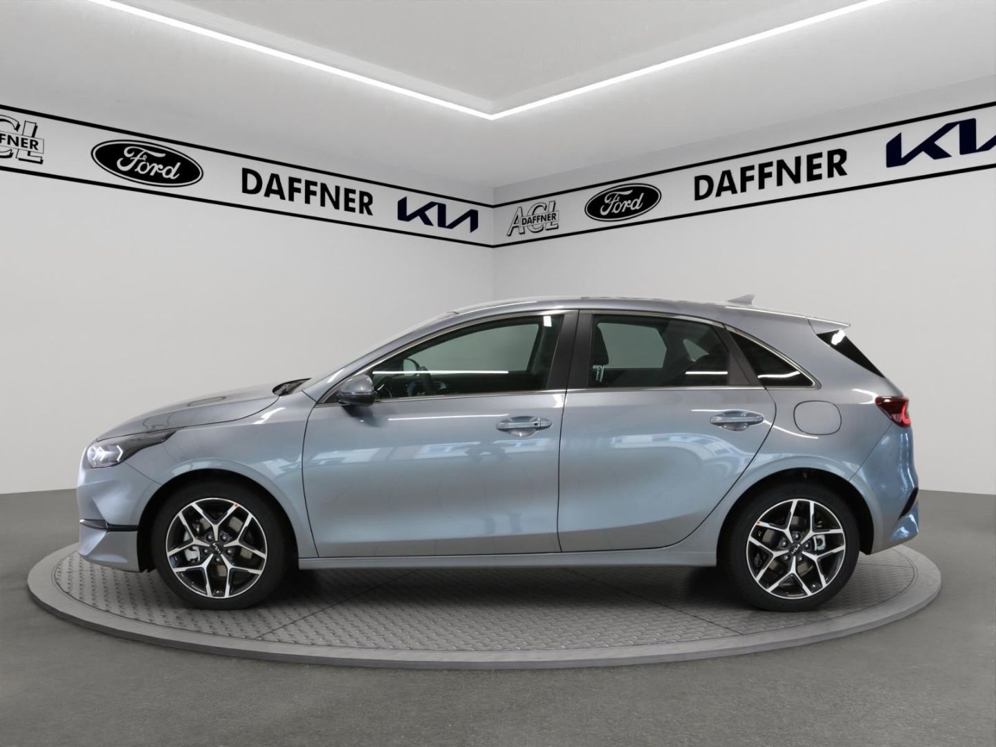 Fahrzeugabbildung Kia Ceed Spirit 1,5 Automatik Kamera Navi SHZ Tempom