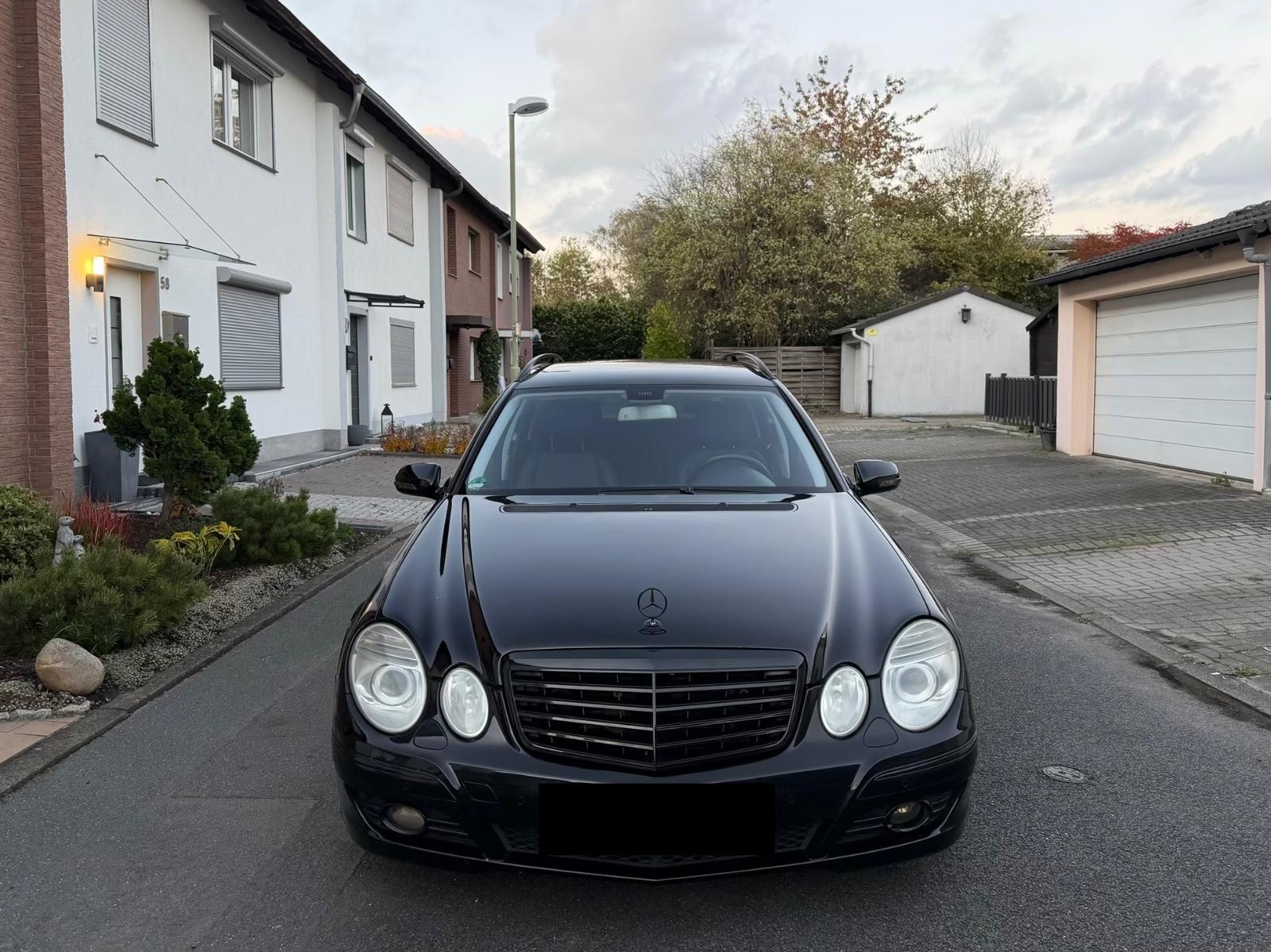 Mercedes-Benz E280 2009 — interior
