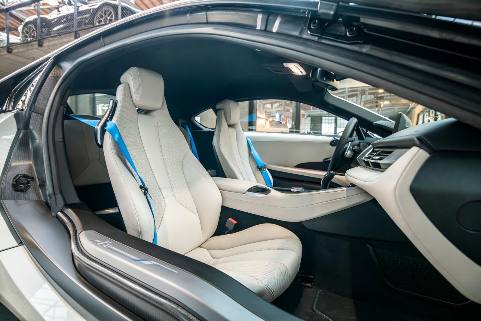 BMW i8 Coupe Pure Impulse