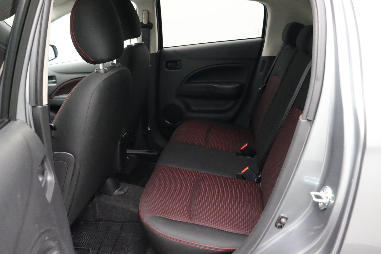 Fahrzeugabbildung Mitsubishi Space Star 1.2 Spirit+ Black