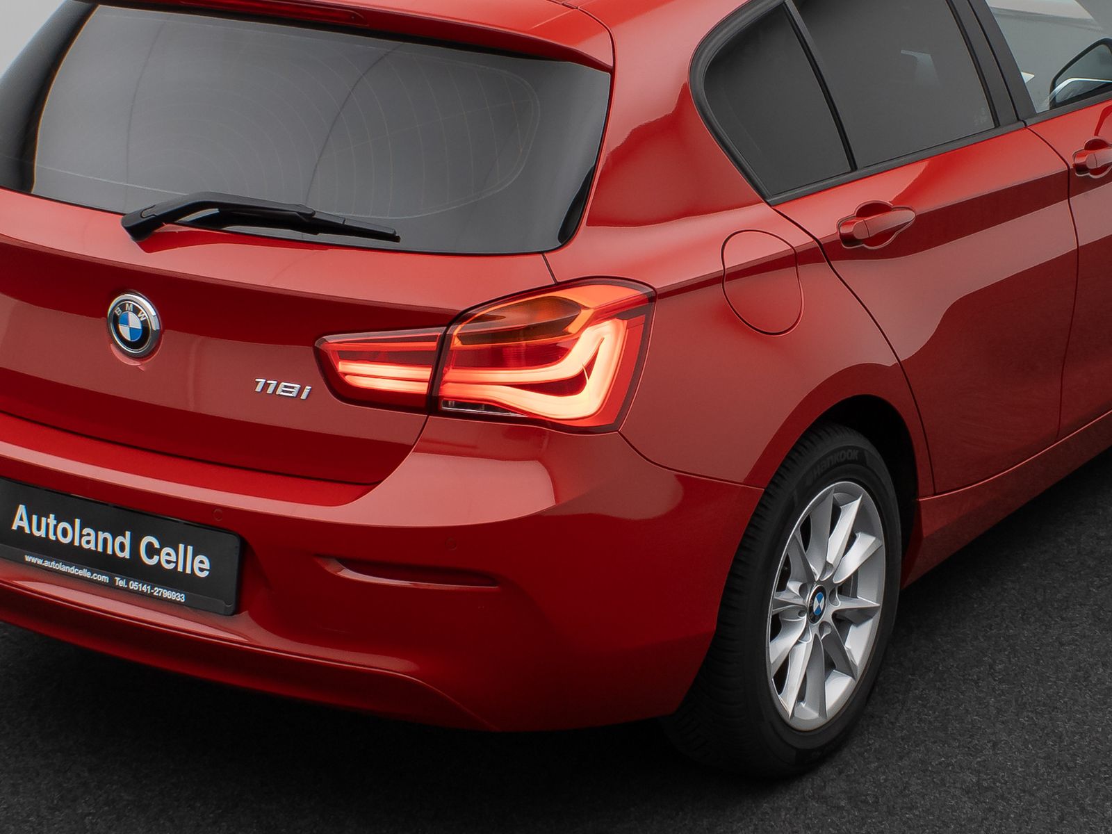 Fahrzeugabbildung BMW 118i Navi WLAN PDC Lordos LED Geschwindigkeitsr