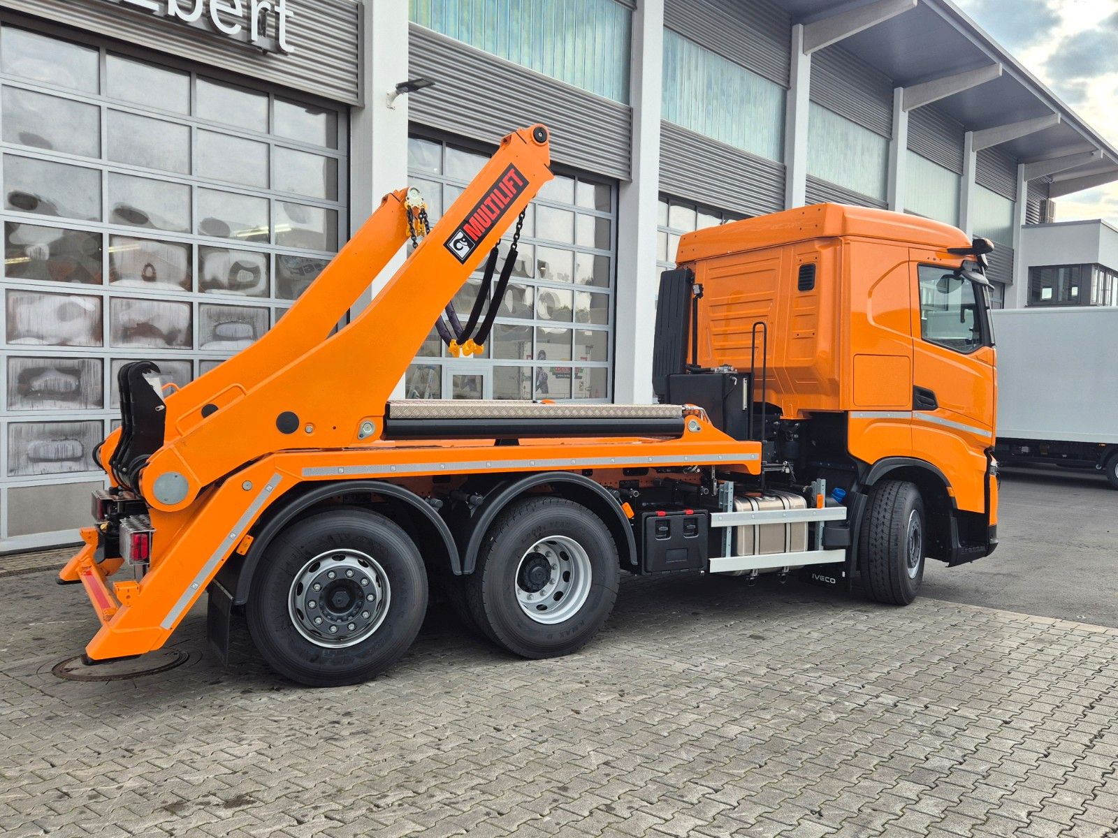 Fahrzeugabbildung Iveco AS280X58Y/ PS ON Hiab FTR18 Funk AHK Bett Cam