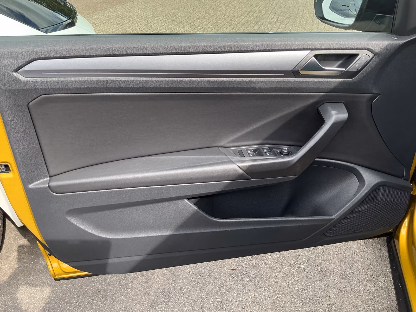 Volkswagen T-Roc Cabriolet R-Line DSG Carplay Navi Kamera, миниатюра 26