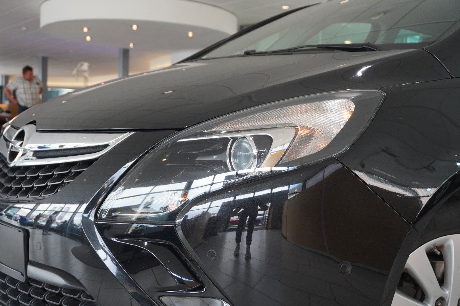 Fahrzeugabbildung Opel Zafira Tourer 1.4T INNOV. 7-SITZER NAVI/KAMERA